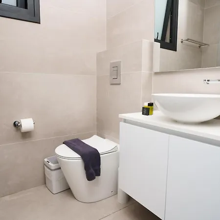 Wealthystays 2br Retreat , 5min Walk To 프로타라스