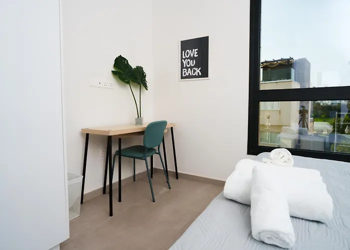 Wealthystays 2br Retreat , 5min Walk To Hébergement de vacances Protaras