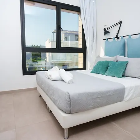 Wealthystays 2br Retreat , 5min Walk To * Πρωταράς