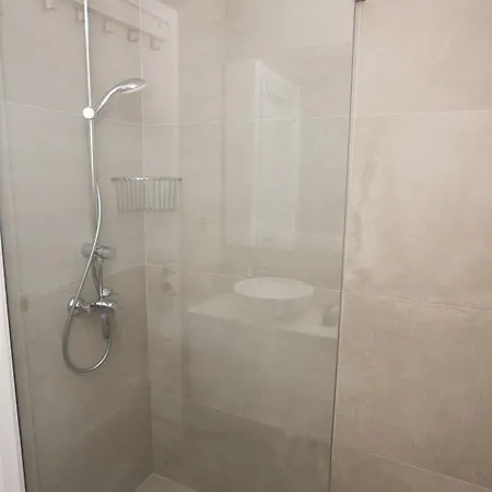 Feriehus Wealthystays 2br Retreat , 5min Walk To Protaras