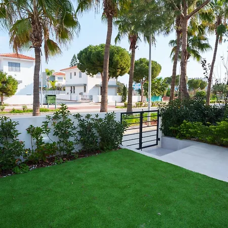 Wealthystays 2br Retreat , 5min Walk To * Πρωταράς