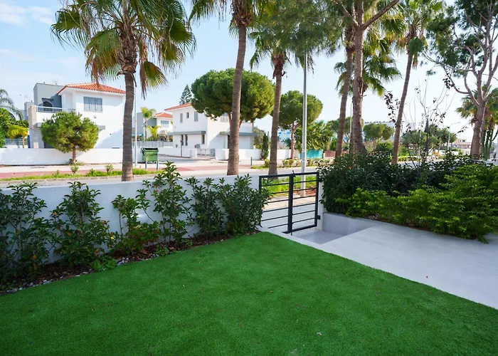 Wealthystays 2br Retreat , 5min Walk To * Protaras