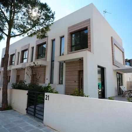 Wealthystays 2br Retreat , 5min Walk To Holiday home